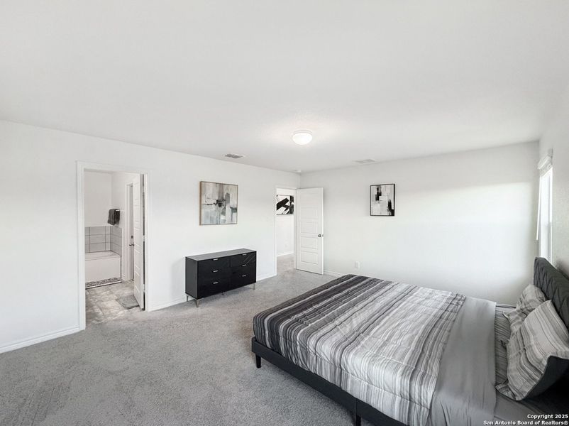 Furnished interior view inside a new home in Marbella, San Antonio (Image 19).