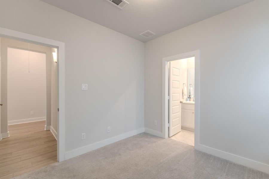 Spacious, unfurnished interior of a new home in Grand Central Park, Conroe (Image 24).