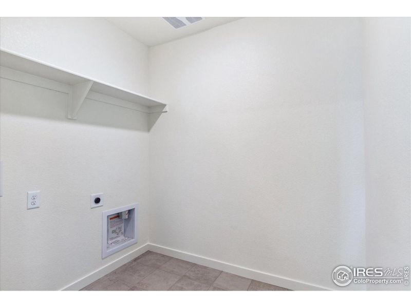 Spacious, unfurnished interior of a new home in Silver Peaks, Lochbuie (Image 11).