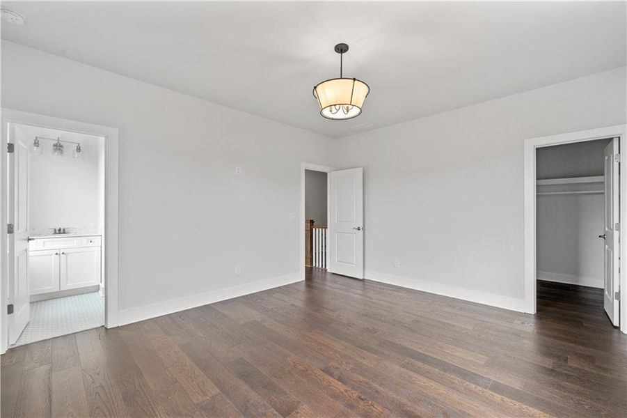 Spacious, unfurnished interior of a new home in Crossroads, Alpharetta (Image 24).