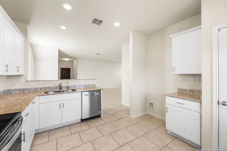 Furnished interior view inside a new home in Cinco Lakes, San Antonio (Image 3). Furnished interior view inside a new home in Cinco Lakes, San Antonio (Image 3).