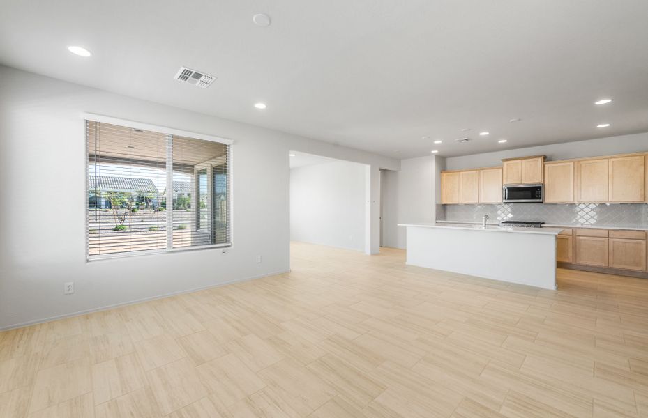 Spacious, unfurnished interior of a new home in Sun City Festival, Buckeye (Image 17). Spacious, unfurnished interior of a new home in Sun City Festival, Buckeye (Image 17).