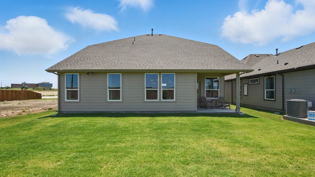 Exterior details and patio area of a home in Legado, Cleburne (Image 2).