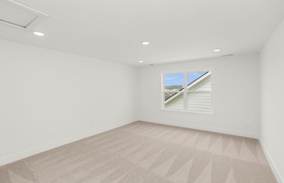 Spacious, unfurnished interior of a new home in Durham Farms, Hendersonville (Image 34).