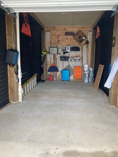 Spacious garage below