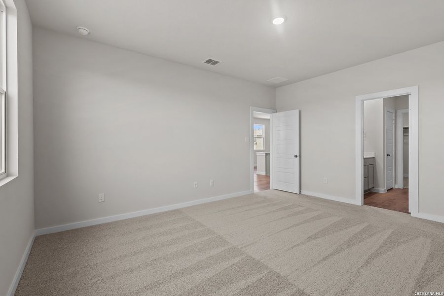 Spacious, unfurnished interior of a new home in Summerlin, San Antonio (Image 32).