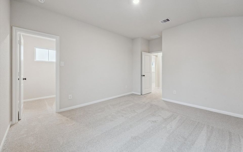 Spacious, unfurnished interior of a new home in Elyson, Katy (Image 12).