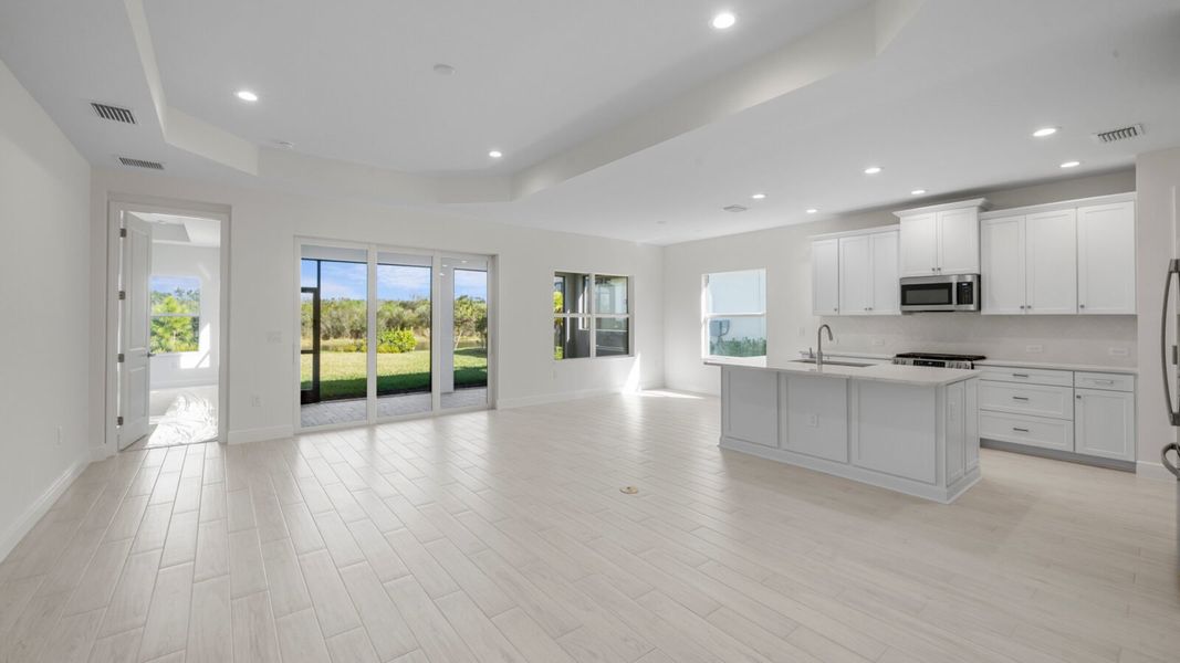 Spacious, unfurnished interior of a new home in Verandah, Fort Myers (Image 12).