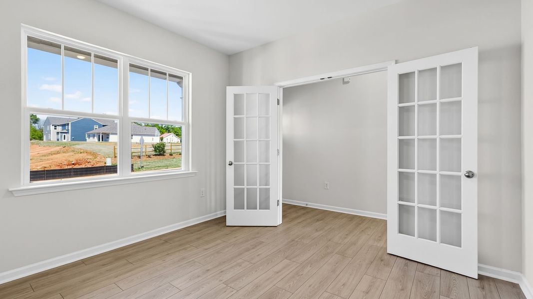 Spacious, unfurnished interior of a new home in Benjamin's Grove, Woodruff (Image 17).