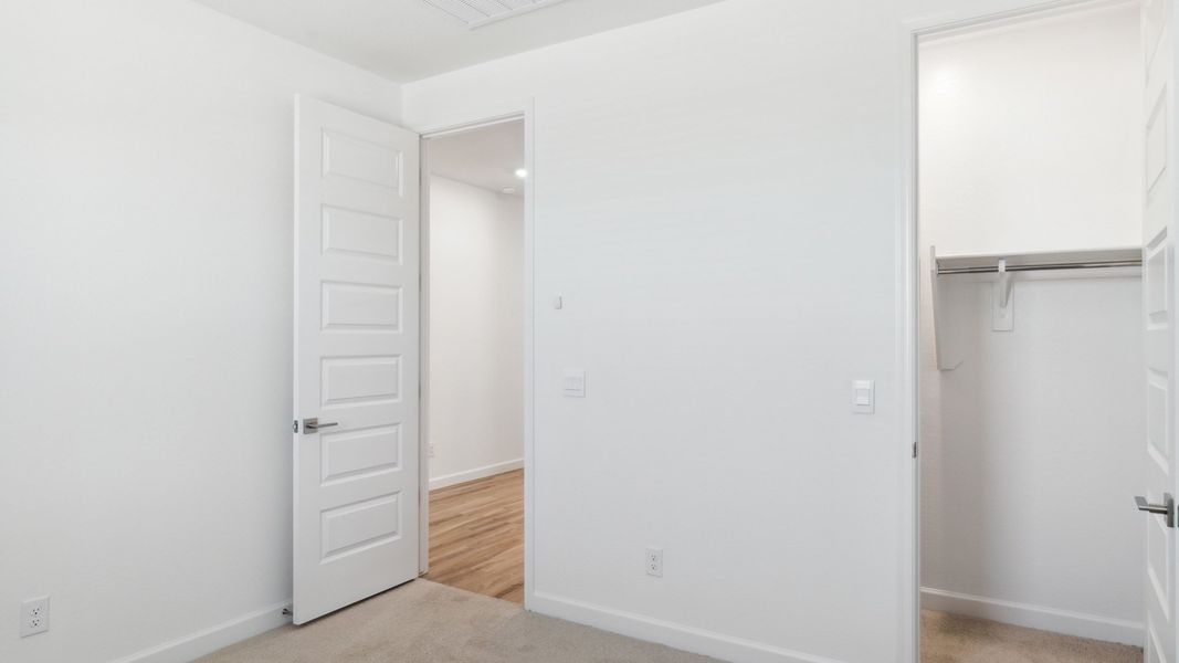 Spacious, unfurnished interior of a new home in Aloravita, Peoria (Image 15).