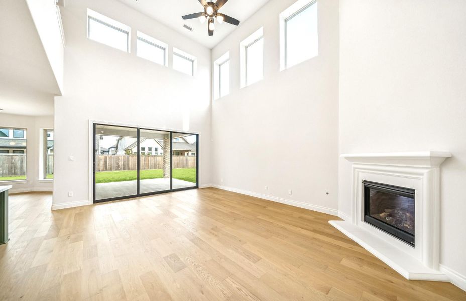 Spacious, unfurnished interior of a new home in Bridgeland 60′, Cypress (Image 25).