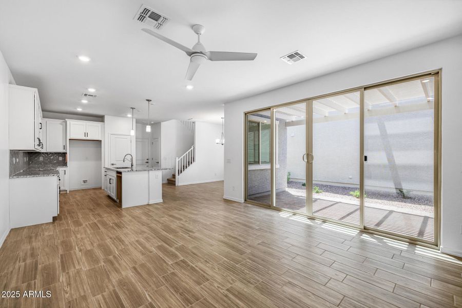 6)GREAT ROOM 6)GREAT ROOM