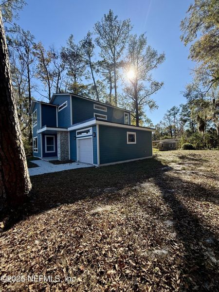 Exterior details and patio area of a home in , Jacksonville (Image 17).