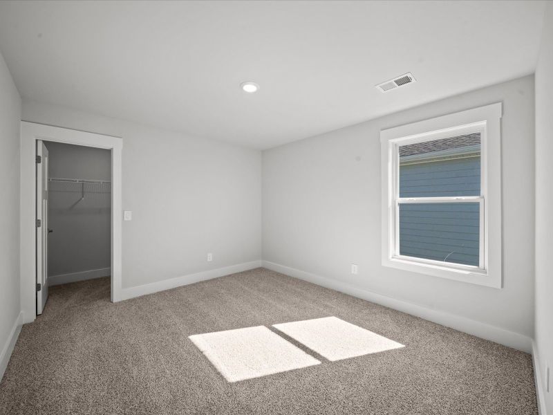 Spacious, unfurnished interior of a new home in Riverwood Farm, Piedmont (Image 20).