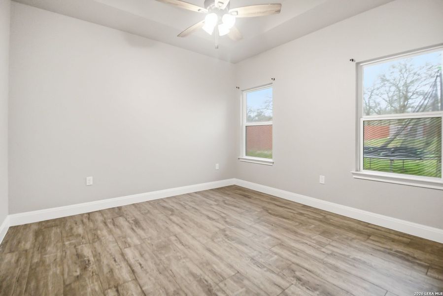 Spacious, unfurnished interior of a new home in , La Vernia (Image 21).