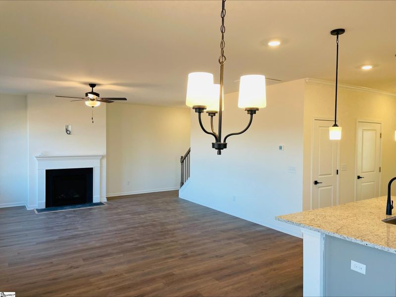 Spacious, unfurnished interior of a new home in Lynbrook, Boiling Springs (Image 5).