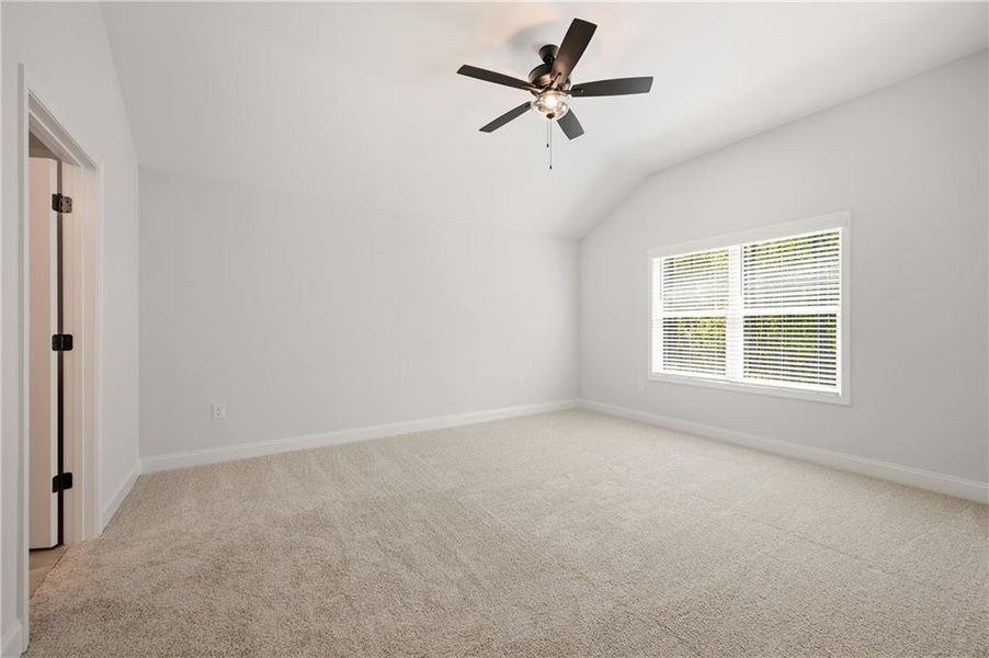 Spacious, unfurnished interior of a new home in Madeira, Acworth (Image 15).