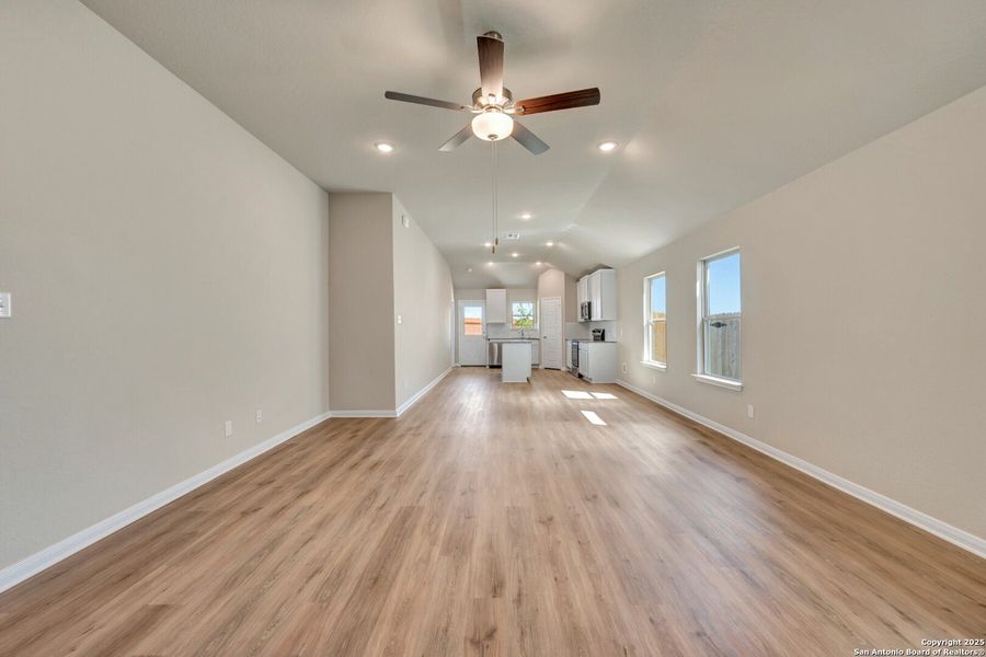 Spacious, unfurnished interior of a new home in Park Place, New Braunfels (Image 30).