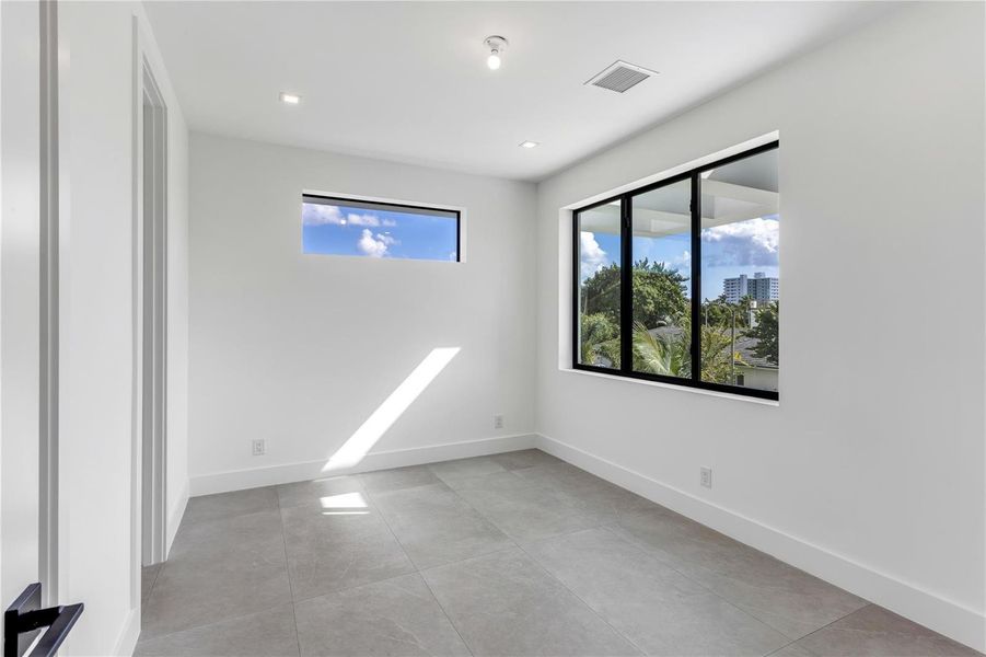 Photo 27 Photo 27