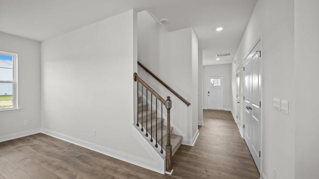Spacious, unfurnished interior of a new home in Middleton, Greensboro (Image 11).