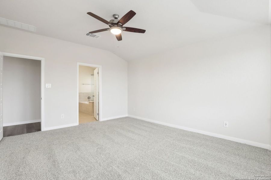 Spacious, unfurnished interior of a new home in , Cibolo (Image 39).