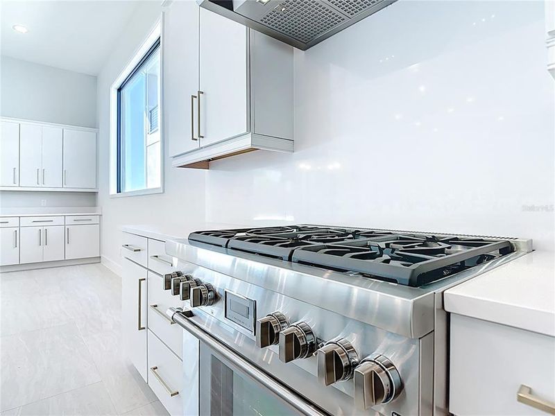 Furnished interior view inside a new home in , Kissimmee (Image 8).