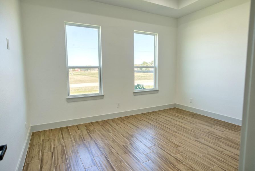 Spacious, unfurnished interior of a new home in , Angleton (Image 22).