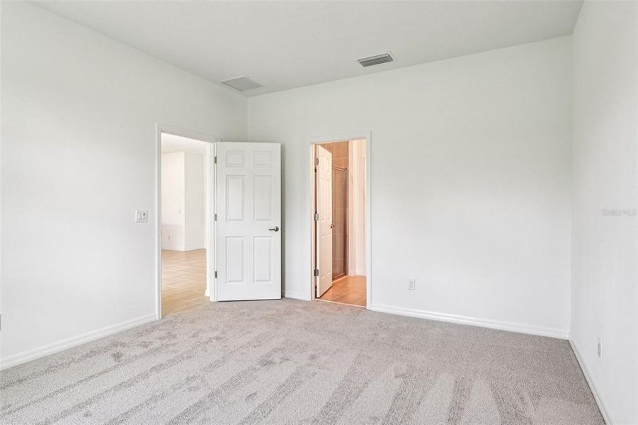 Spacious, unfurnished interior of a new home in Brack Ranch, St. Cloud (Image 26).