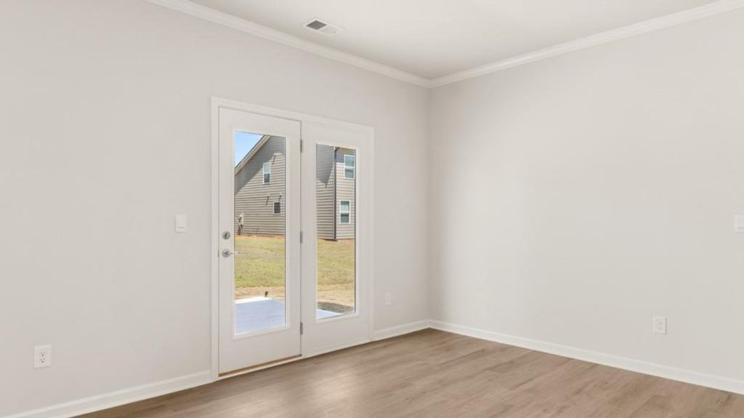 Spacious, unfurnished interior of a new home in Fairway 17 at Mirror Lake, Villa Rica (Image 16).