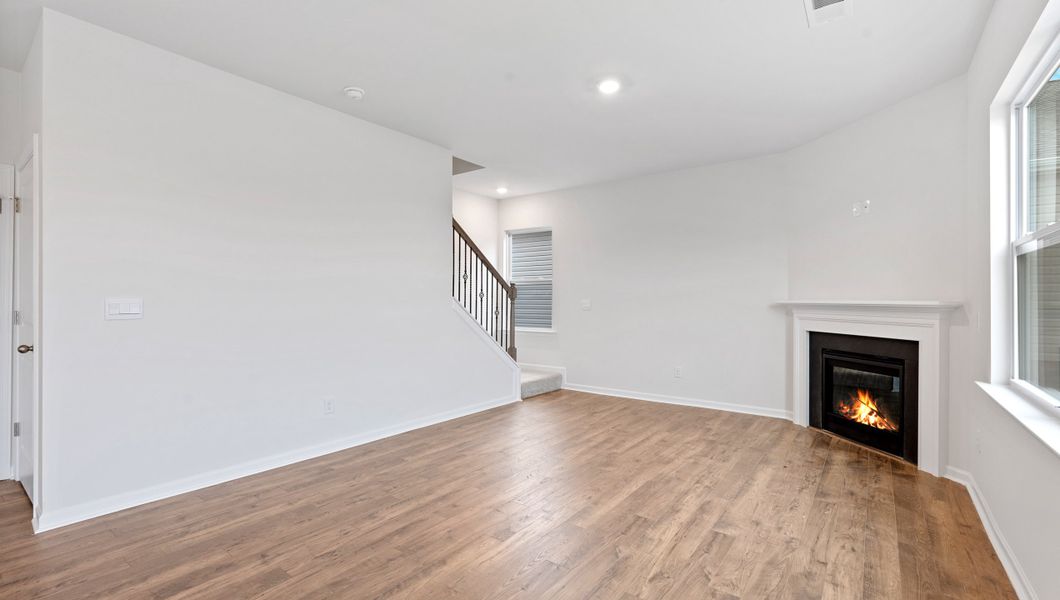 Spacious, unfurnished interior of a new home in Sage Grove, Lyman (Image 20).