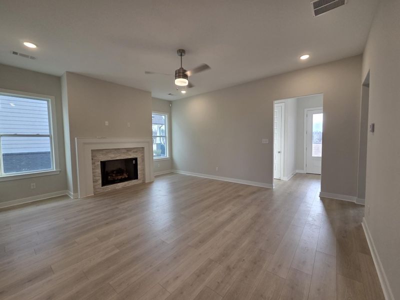 Spacious, unfurnished interior of a new home in Twin Oaks, Oakland (Image 12).