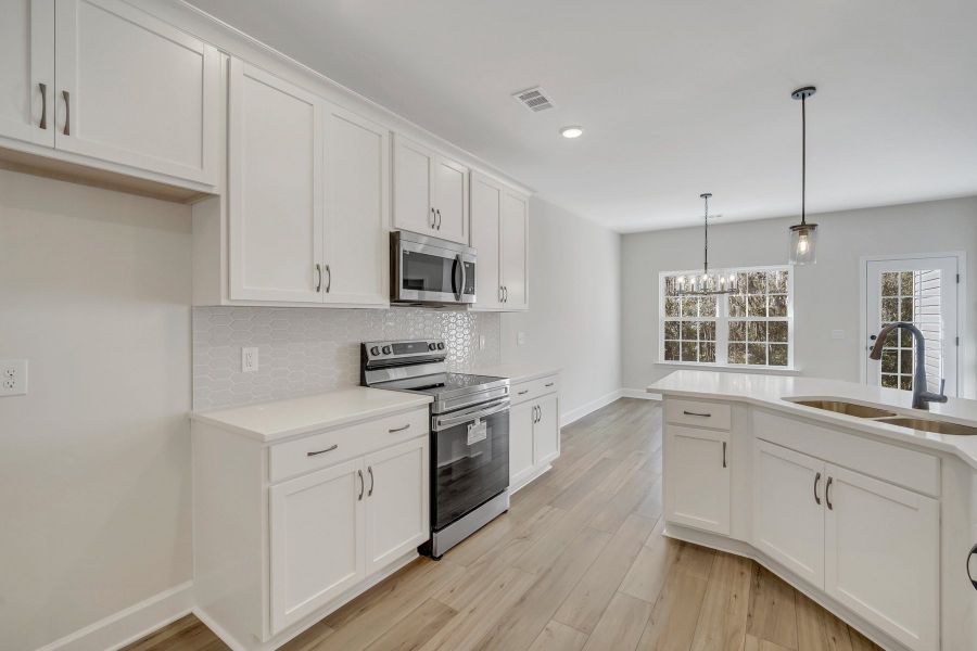 Representative furnished interior of a home built from the Wassaw by Ernest Homes in Wexford, Richmond Hill (Image 17).