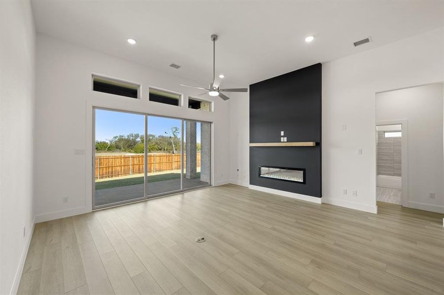 1915 Silvercreek- Living room-3 1915 Silvercreek- Living room-3