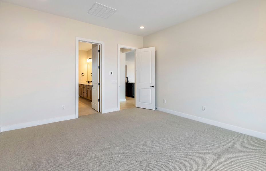 Spacious, unfurnished interior of a new home in Saguaro Reserve - Majesty, Marana (Image 28).