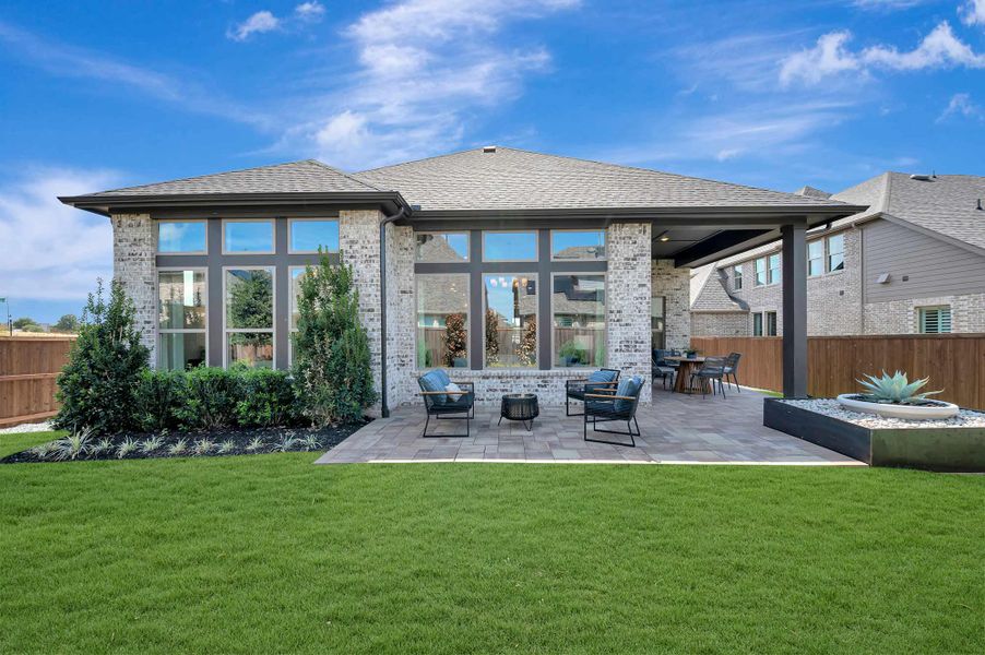 Representative exterior details of a home built from the The Lavender by David Weekley Homes in Sandbrock Ranch, Aubrey (Image 4).