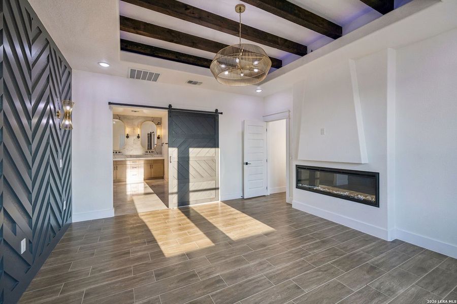 Spacious, unfurnished interior of a new home in , Floresville (Image 21).