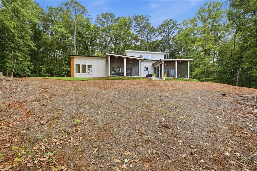 Exterior details and patio area of a home in , Eatonton (Image 34).