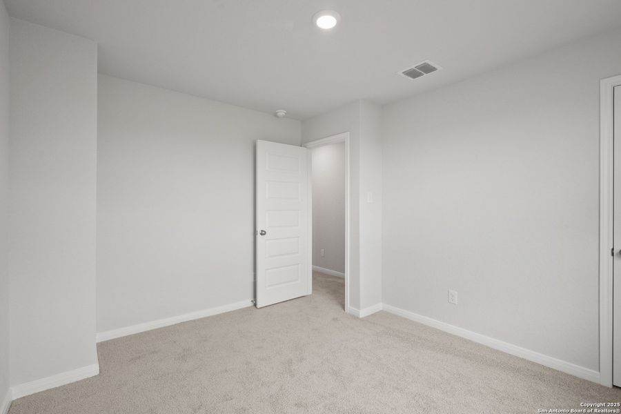 Spacious, unfurnished interior of a new home in Dauer Ranch, New Braunfels (Image 23). Spacious, unfurnished interior of a new home in Dauer Ranch, New Braunfels (Image 23).