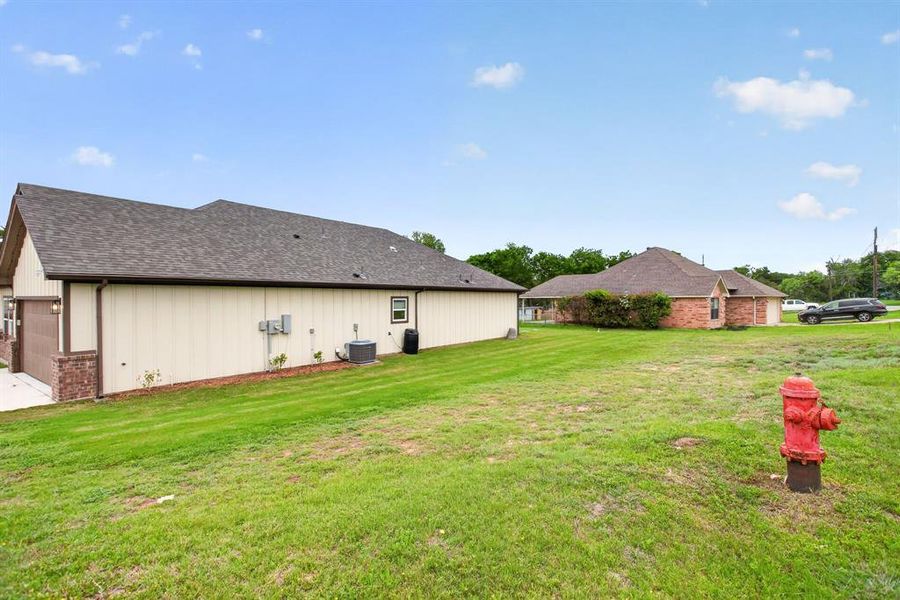 Exterior details and patio area of a home in , Granbury (Image 21).