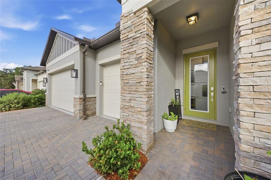 Exterior details and patio area of a home in , Land O' Lakes (Image 32).