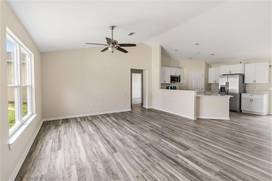 Spacious, unfurnished interior of a new home in , Deltona (Image 14).