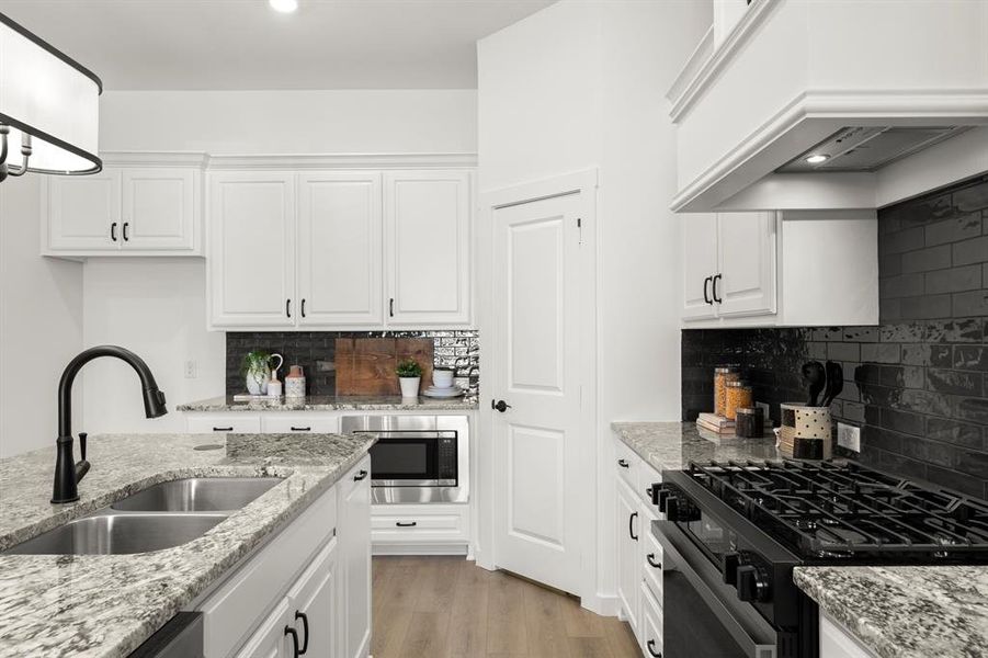 13. 2835 Concord - Kitchen (3)