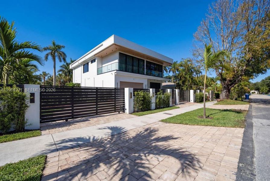 Image 85 of a home in .