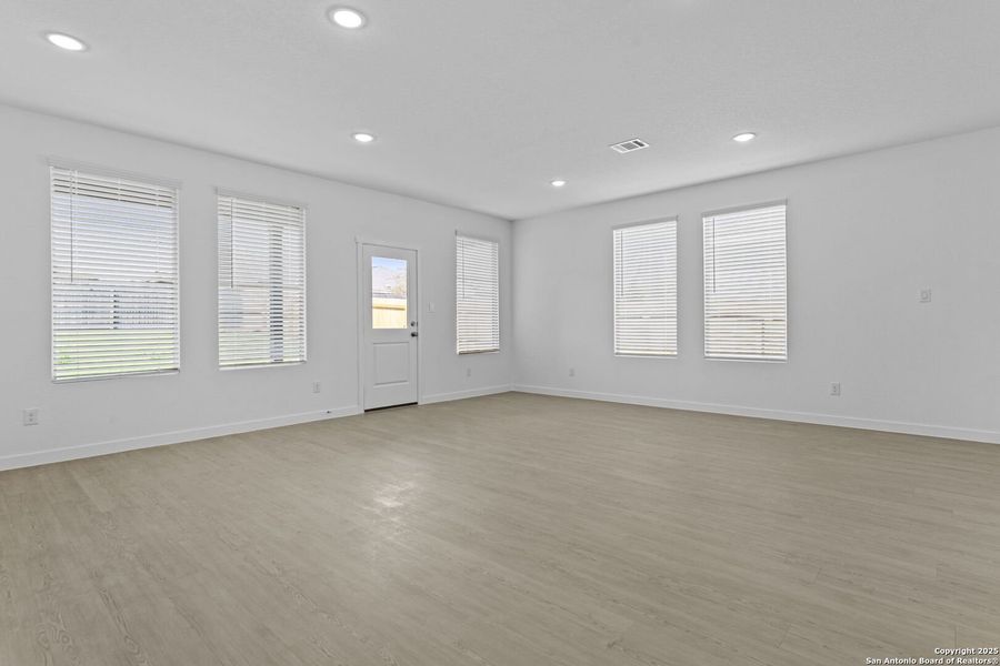 Spacious, unfurnished interior of a new home in Parkside: Coastline Collection, New Braunfels (Image 21).