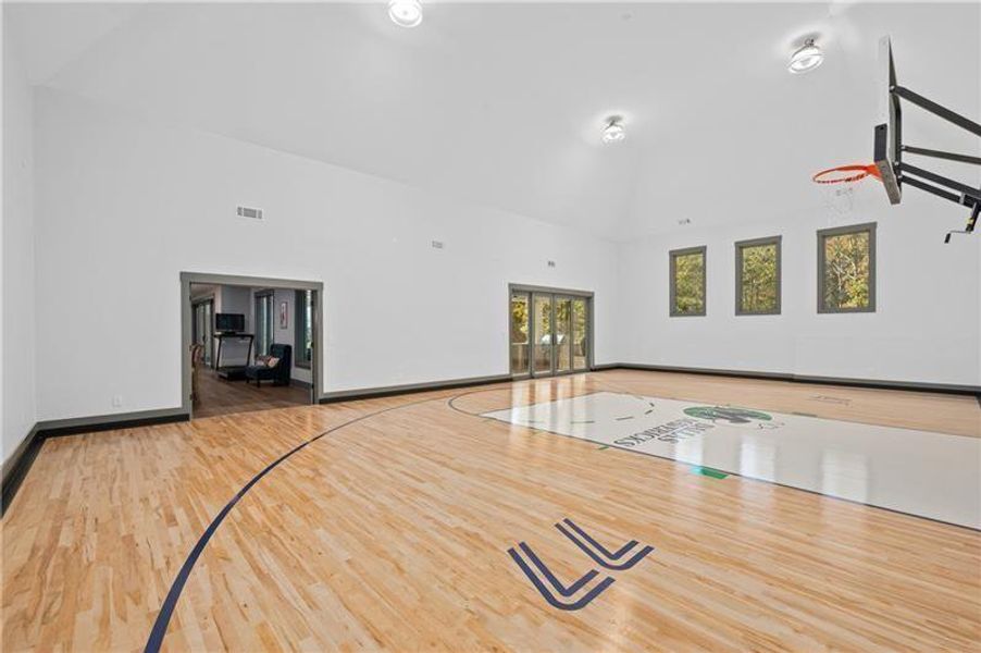 Community amenities in , Athens (Image 54).