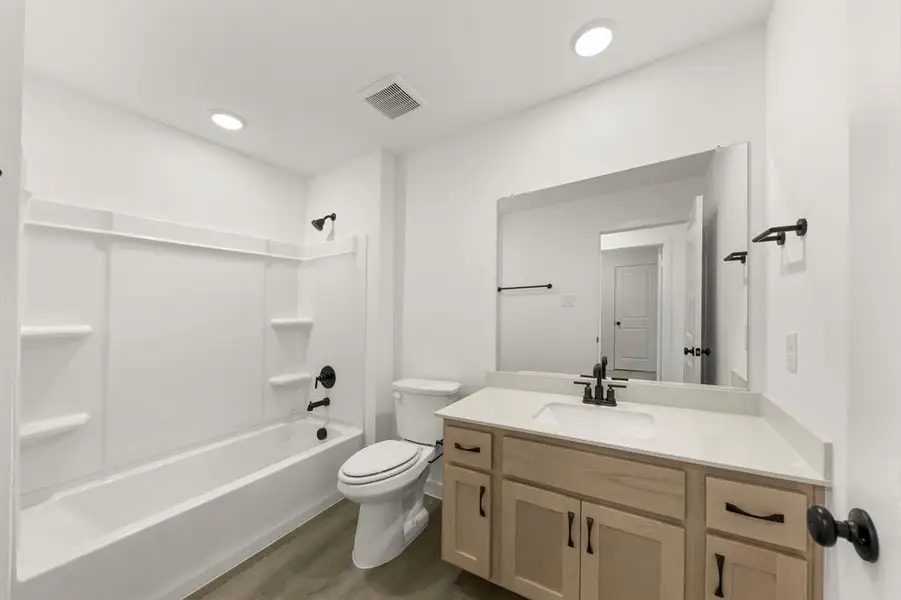 21. 2408 Yaupon - 2ND Bath 21. 2408 Yaupon - 2ND Bath