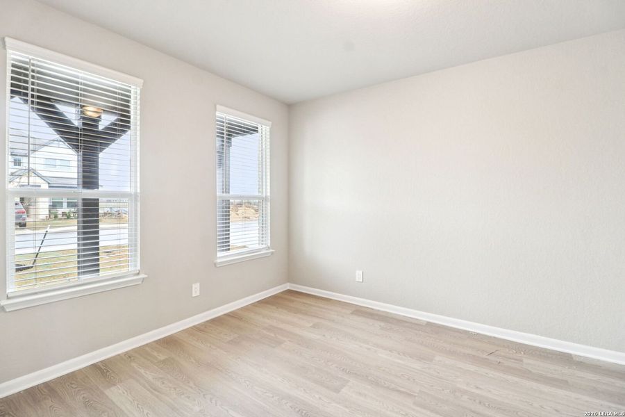 Spacious, unfurnished interior of a new home in Estancia Ranch - Classic Series, San Antonio (Image 48).