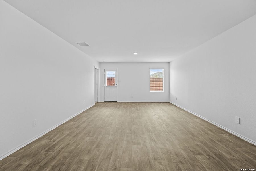Spacious, unfurnished interior of a new home in Avenida, Converse (Image 17).
