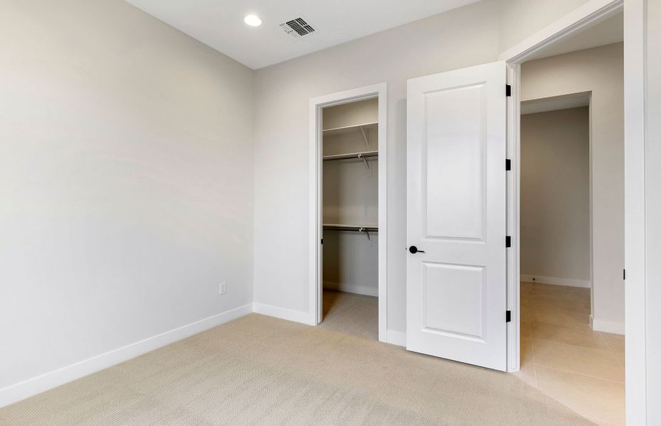 Spacious, unfurnished interior of a new home in Saguaro Reserve - Majesty, Marana (Image 32).