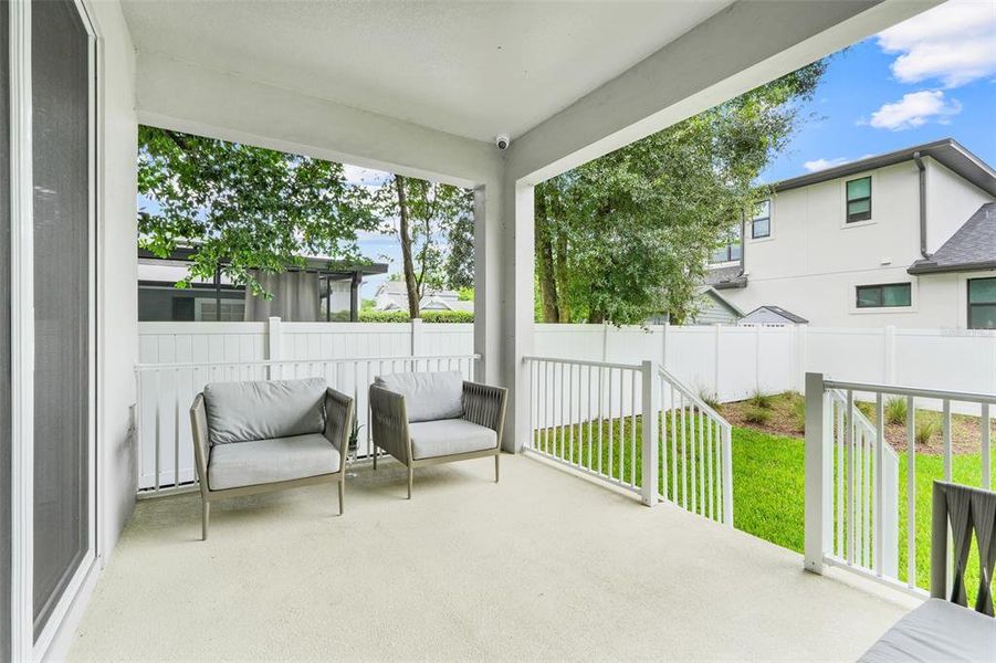 Exterior details and patio area of a home in , Orlando (Image 23).